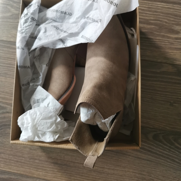 Boots - Picture 3 of 3